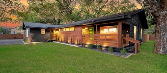 The Mod Poppy | Large 5BR | 10 Mins to Waco Sights