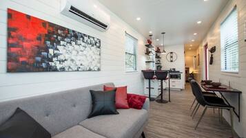 Een televisie en een kantoor