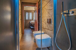 Een douche, een haardroger