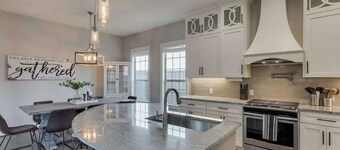 Vibrant Texas Escape | 5BR, Pool & Hot Tub