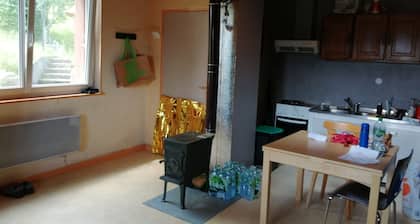 Appartement dans maison calme au milieu des prés.