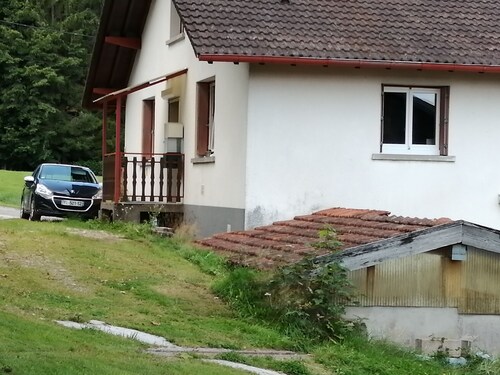 Appartement dans maison calme au milieu des prés.