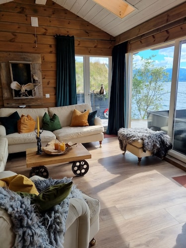 Nytt Stort Feriehus med Panoramautsikt. Båt Inkludert