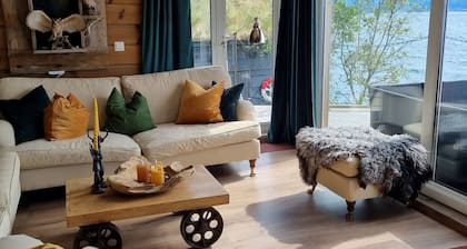 Nytt Stort Feriehus med Panoramautsikt. Båt Inkludert