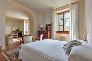 8 室のベッドルーム、WiFi、ベッドシーツ