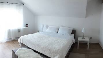 Villa | 3 bedrooms, iron/ironing board, free WiFi, bed sheets