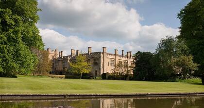 Outbak Shepherds Hut - sleeps 2 guests in 1 bedroom