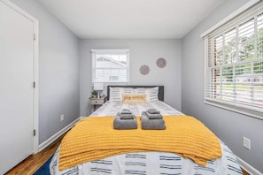 3 bedrooms, iron/ironing board, WiFi, bed sheets - Charming Ranch Home | 3BR, 2BA | Fenced Yard (Fayetteville)