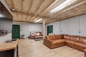 TV, fireplace, table tennis, streaming services