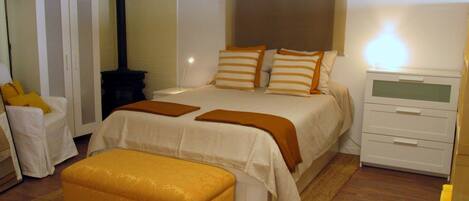 Chambres insonorisées, fer et planche à repasser, lit parapluie