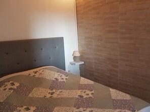 House, 2 Queen Beds