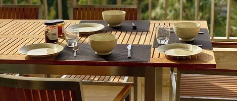 屋外ダイニングエリア