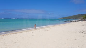 Una playa cerca, toallas de playa