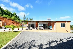 A modern building with a covered patio, a swimming pool, and a grassy area. - Zi Limon, a house for a couple or up to 6 people with a beautiful ocean view (Rodrigues Island)