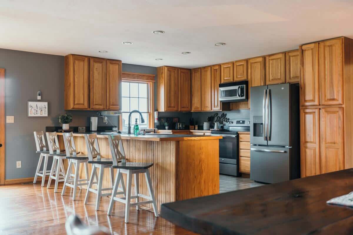 Køleskab, mikrobølgeovn, ovn, kogeplade