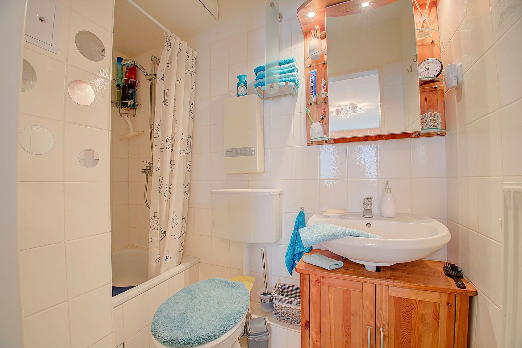 Haartrockner, Shampoo, Toilettenpapier