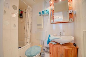 Haartrockner, Shampoo, Toilettenpapier