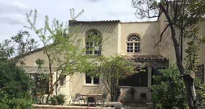 140m2 artist's house near Arles
