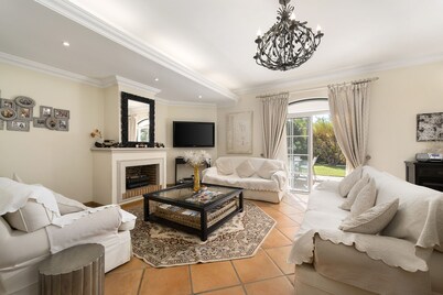 Semi-detached house, 500m from the lake in Quinta do Lago, perfect for your vacation