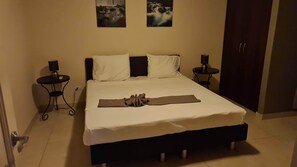 2 chambres, fer et planche à repasser, Wi-Fi gratuit, draps fournis