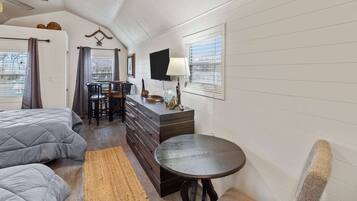 WiFi (無料)、ベッドシーツ