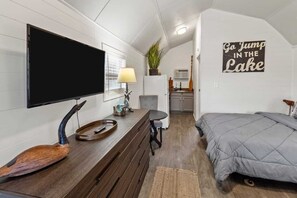 Free WiFi, bed sheets - Stargazer- Caddo Lake Cabin with Kayaks (Oil City)