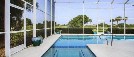 حمام سباحة