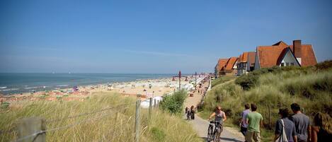 Una spiaggia nelle vicinanze