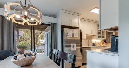 Royal James Condo-Perfect for families, neighborhood pool, golf cart included BOTH clubs Available