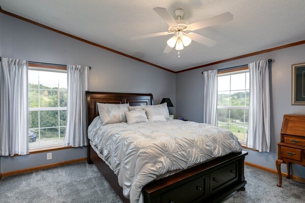 3 bedrooms, iron/ironing board, WiFi, bed sheets