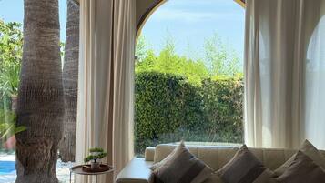 Een smart-tv en een open haard