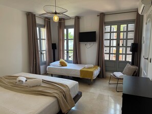 4 bedrooms, desk, iron/ironing board, travel crib