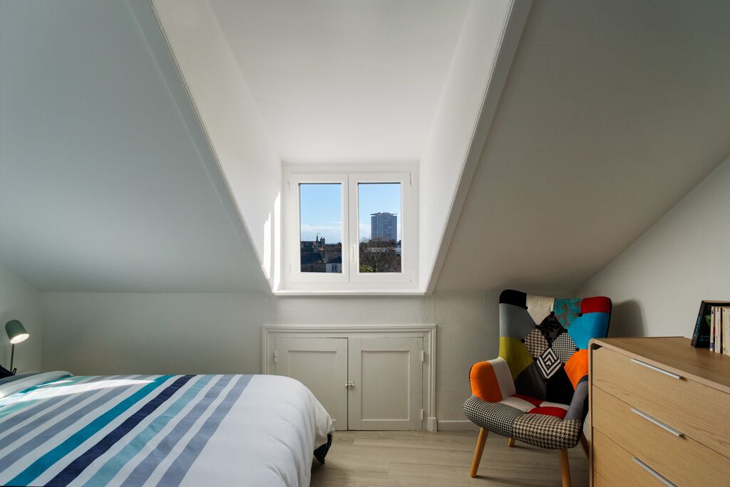 1 dormitori, planxa i posts de planxar, un bressol de viatge i wifi 