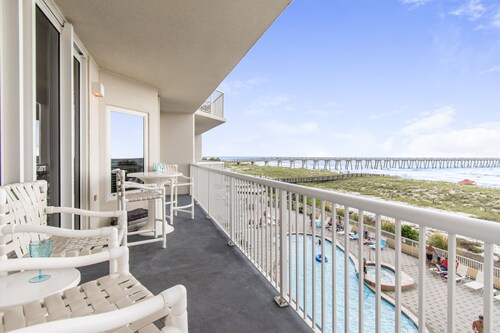 Gulf Front Resort w/3 Pools. 2 chairs & umbrella set up included!