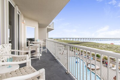 Gulf Front Resort w/3 Pools. 2 chairs & umbrella set up included!