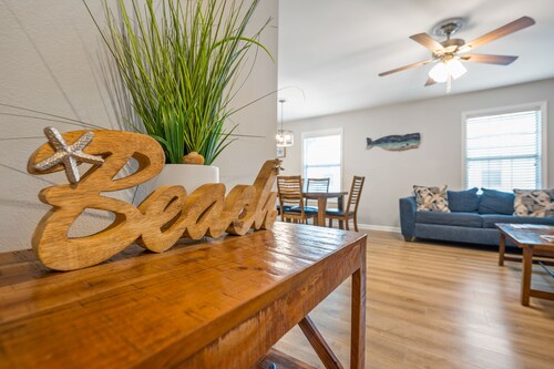 Beach Square – optional BIKES – Walk 2 Redfern Village, shops, and restaurants!.