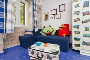 Interior - Happy Jackdaw in centre of Split (Split)