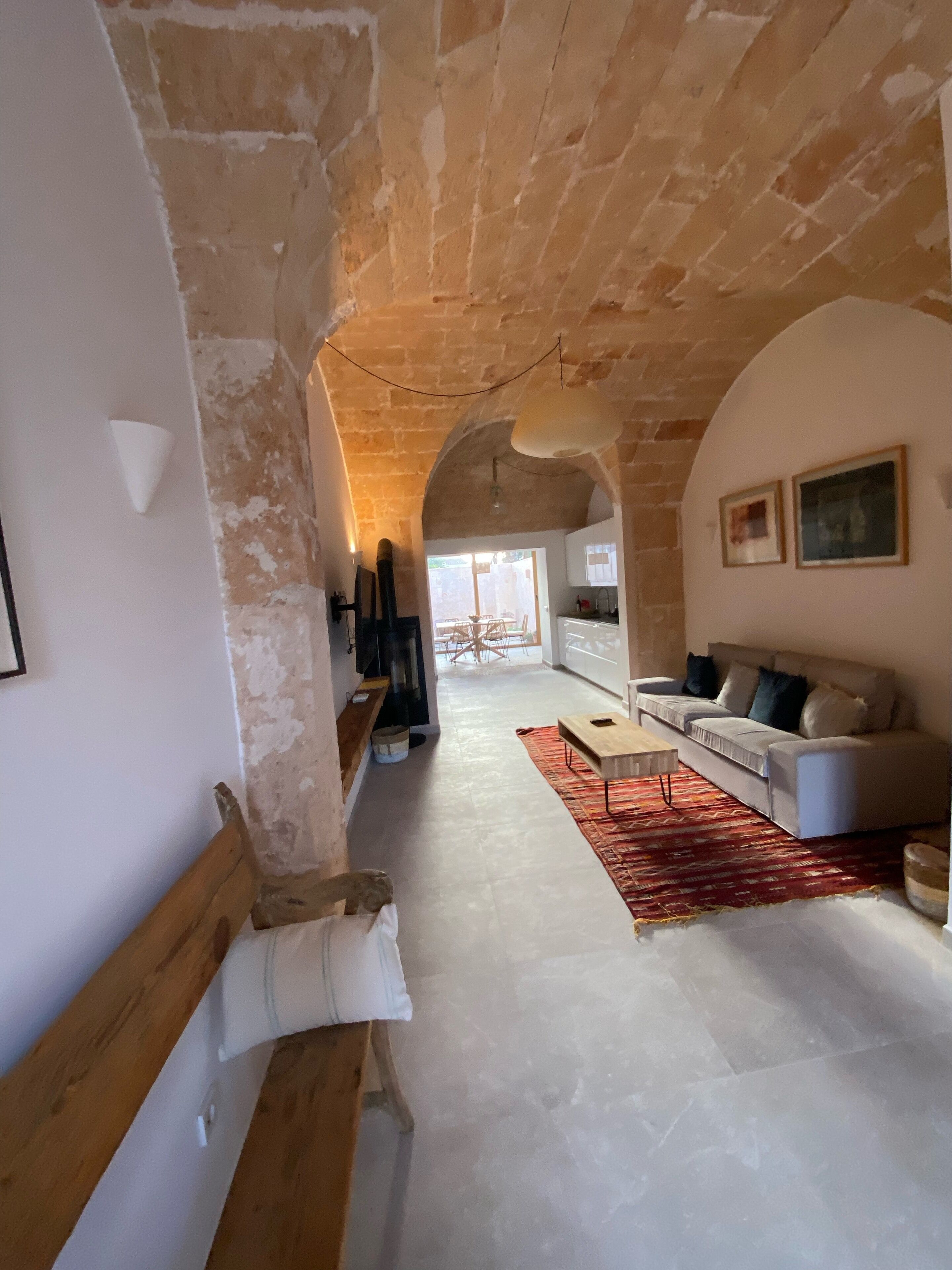 Smart-TV, Kamin, Arbeitsbereiche