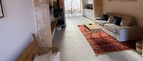 Smart-TV, Kamin, Arbeitsbereiche