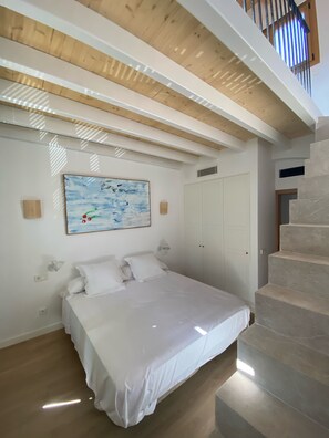 3 bedrooms, iron/ironing board, travel crib, free WiFi