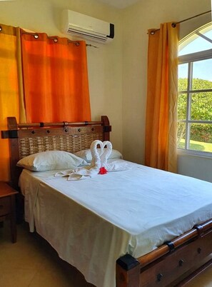 9 bedrooms, WiFi, bed sheets, wheelchair access - 9BD guest-friendly complex in central Sosua, 2 pools, WiFi/AC/cable TV/BBQ (Sosúa)