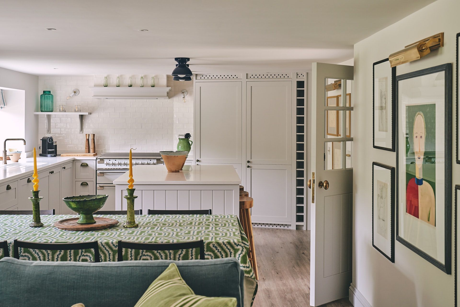 Microwave, stovetop, dishwasher, coffee/tea maker