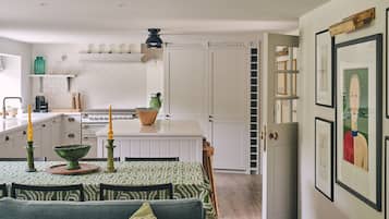 Microwave, stovetop, dishwasher, coffee/tea maker