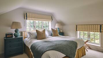 4 bedrooms, iron/ironing board, WiFi