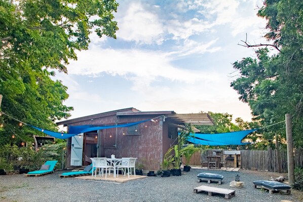 تناول الطعام بالخارج