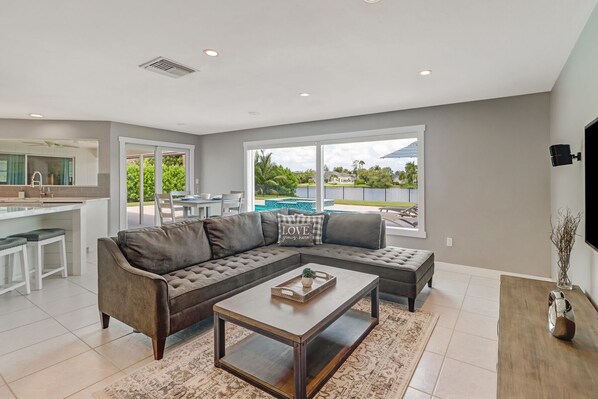 Smart TV, computer monitors