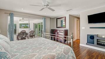 3 bedrooms, desk, iron/ironing board, free WiFi