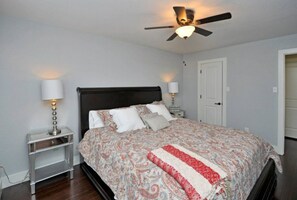 1 bedroom, desk, iron/ironing board, free WiFi - PRIVATE CONDO IN SPRING BRANCH (Houston)