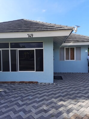 تفاصيل الفندق من الخارج