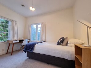 3 bedrooms, desk, iron/ironing board, free WiFi